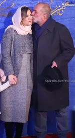 بوسه آتیلا پسیانی بر صورت دخترش در جشنواره فجر+عکس