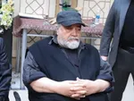 ببینید | حضور هنرمندان در مراسم ختم مادر محمدرضا شریفی‌نیا