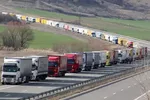 ببینید| وضعیت نامناسب رانندگان کامیون ایرانی در مرز پاکستان