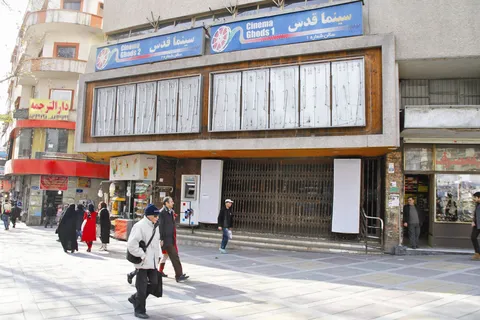 سینمای ایران در سراشیبی مخاطب؛ فروش نصف شد، تماشاگران ۳.۵ میلیون نفر کمتر شدند