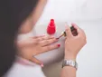 اشتباهاتی که اکثر ما هنگام لاک زدن انجام میدهیم