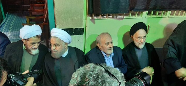 خاتمی و روحانی در مراسم بزرگداشت والده همسر سید حسن خمینی خاتمی و روحانی در مراسم بزرگداشت والده همسر سید حسن خمینی