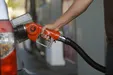 جزئیات طرح مجلس برای سهمیه‌بندی بنزین سرانه خانوار/ دولت موظف است به هر ایرانی معادل ۳۰ لیتر بنزین به طور ماهانه اختصاص دهد
