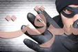 فیلم/حمله وحشیانه دو سارق به دختر بی‌دفاع در اراک