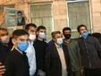 تلاش عجیب هوادار احمدی‌نژاد برای بوسیدن او +فیلم
