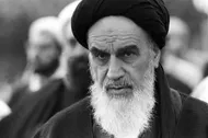 تصاویر منتشر نشده از امام خمینی در کنار مزار فرزندشان شهید سید مصطفی