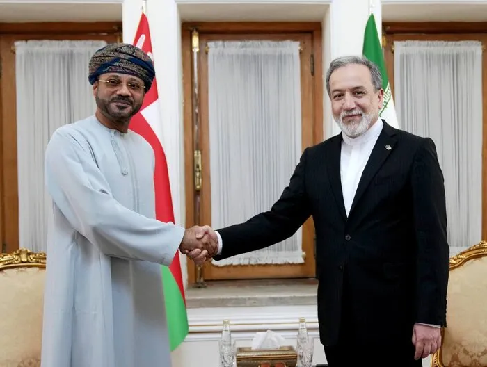 دیدار عراقچی با وزیرخارجه عمان دیدار عراقچی با وزیرخارجه عمان