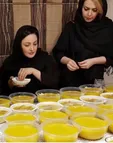 شیلا خداداد درحال تزیین شله زرد نذری+عکس