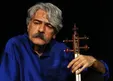 کیهان کلهر ایستاده بر آرامگاه سیدعلی‌اصغر کردستانی+ عکس