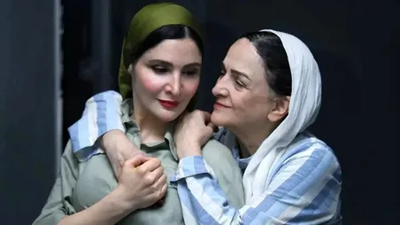 ببینید| تذکر جالب گلاب آدینه به نورا هاشمی روی صحنه