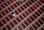 اعتراف روزنامه اصولگرا به مسجدگریزی جوانان؛ از امر و نهی مدام تا شکاف نسلی