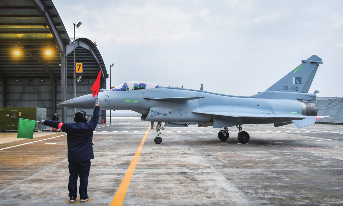 جنگنده جدید J-10CE چین جنگنده جدید J-10CE چین