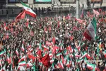 عکس| کارگردان مشهور سینما در حال ساخت مستند بدرقه رهبر شهید