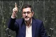 نماینده مجلس تصاویر سران اروپایی را در صحن علنی به سطل زباله انداخت! +عکس