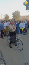 جنجال فردی که سوار دوچرخه نماز خواند+عکس