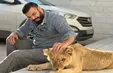 توله شیر امیر علی اکبری به حفاظت محیط زیست تحویل داده شد +عکس