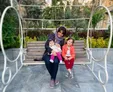 پناه و نبات در کنار خواهر شاهرخ استخری