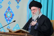 ببینید| ویدئوی دیده‌نشده از حضور رهبر شهید در منزل آیت‌الله صافی گلپایگانی