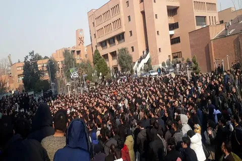 فارس: حکم اخراج ۶ دانشجوی دانشگاه صنعتی شریف صادر شد