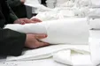 پدیده کفن‌فروشی در چهاراه‌ها و خیابان‌های زاهدان! +فیلم