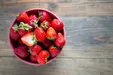 نکته‌ای که برای شستن توت فرنگی حتما باید بدانید