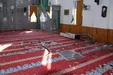 لحظه سرقت خونسردانه کفش‌های نمازگزاران مسجد! +فیلم