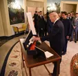 هدیه عجیب ترامپ به عمران خان +عکس