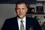 ببینید| حضور علی دایی در مراسم ختم اکبر عبدی