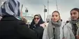 ببینید| ویدئوی کمتر دیده شده از درگیری لفظی زن محجبه با خبرنگار هنگام مصاحبه با دختر بی حجاب در راهپیمایی ۲۲ بهمن