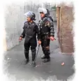کنایه روزنامه فرهیختگان برای عدم شناسایی پلیس نماها/ افرادی که با لباس پلیس اموال مردم را تخریب کردند معرفی کنید