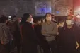آوازخوانی هواداران شجریان مقابل بیمارستان جم +فیلم