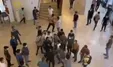 فیلم کتک خوردن یک زن در صف دلالان دلار در پاساژ اسکان میرداماد / گاز اشک آور زدند