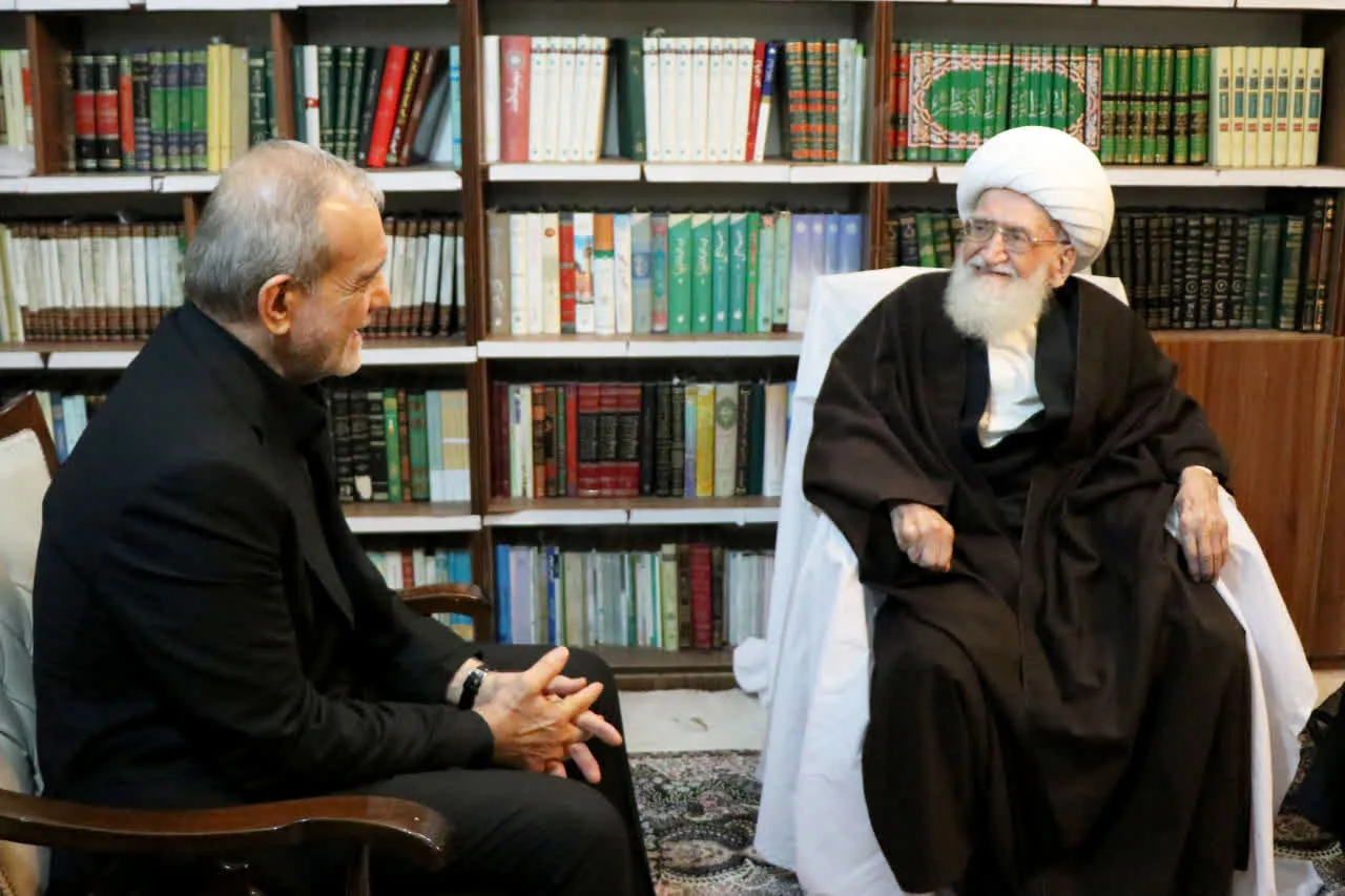 پزشکیان خانوادگی به دیدار آیت الله نوری همدانی رفت