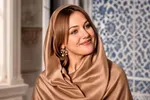 استایل متفاوت مریم اوزرلی در تولد ۴۴ سالگی‌اش + عکس