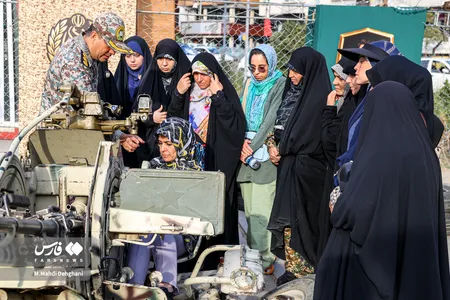 تصاویر آموزش نظامی به زنان جان فدا در میدان هفت تیر