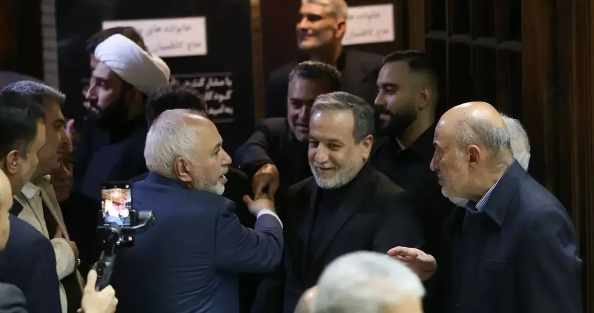 ظریف در ختم خواهر عراقچی ظریف در ختم خواهر عراقچی