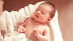 ببینید| لحظات دلهره‌آور از نجات یک نوزاد توسط نگهبان بیمارستان