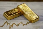 افزایش جهانی قیمت طلا همزمان با تضعیف دلار آمریکا