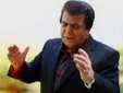فیلم/نوحه‌خوانیِ خواننده قبل از انقلاب به همراه پسرش