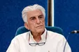 ببینید| رضا کیانیان به کمک امدادگران رفت