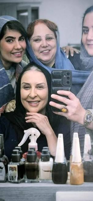 تصاویر تازه از بازیگران زن بامداد خمار در پشت صحنه تصاویر تازه از بازیگران زن بامداد خمار در پشت صحنه