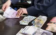 تفاوت ۵ هزار تومانی دلار در بانک و صرافی‌ها/ ساز ناکوک بازار و بانک مرکزی در قیمت‌گذاری دلار