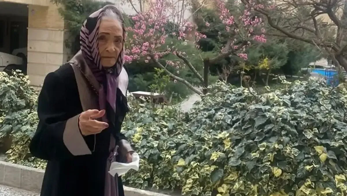درگذشت آذر عظیما؛ بانوی پیشکسوت آواز ایران درگذشت آذر عظیما؛ بانوی پیشکسوت آواز ایران