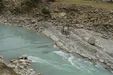 بازی با مرگ مادر و نوزاد برای عبور از عرض رودخانه +فیلم
