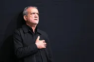 ببینید| پزشکیان در مراسم تشییع رهبر انقلاب