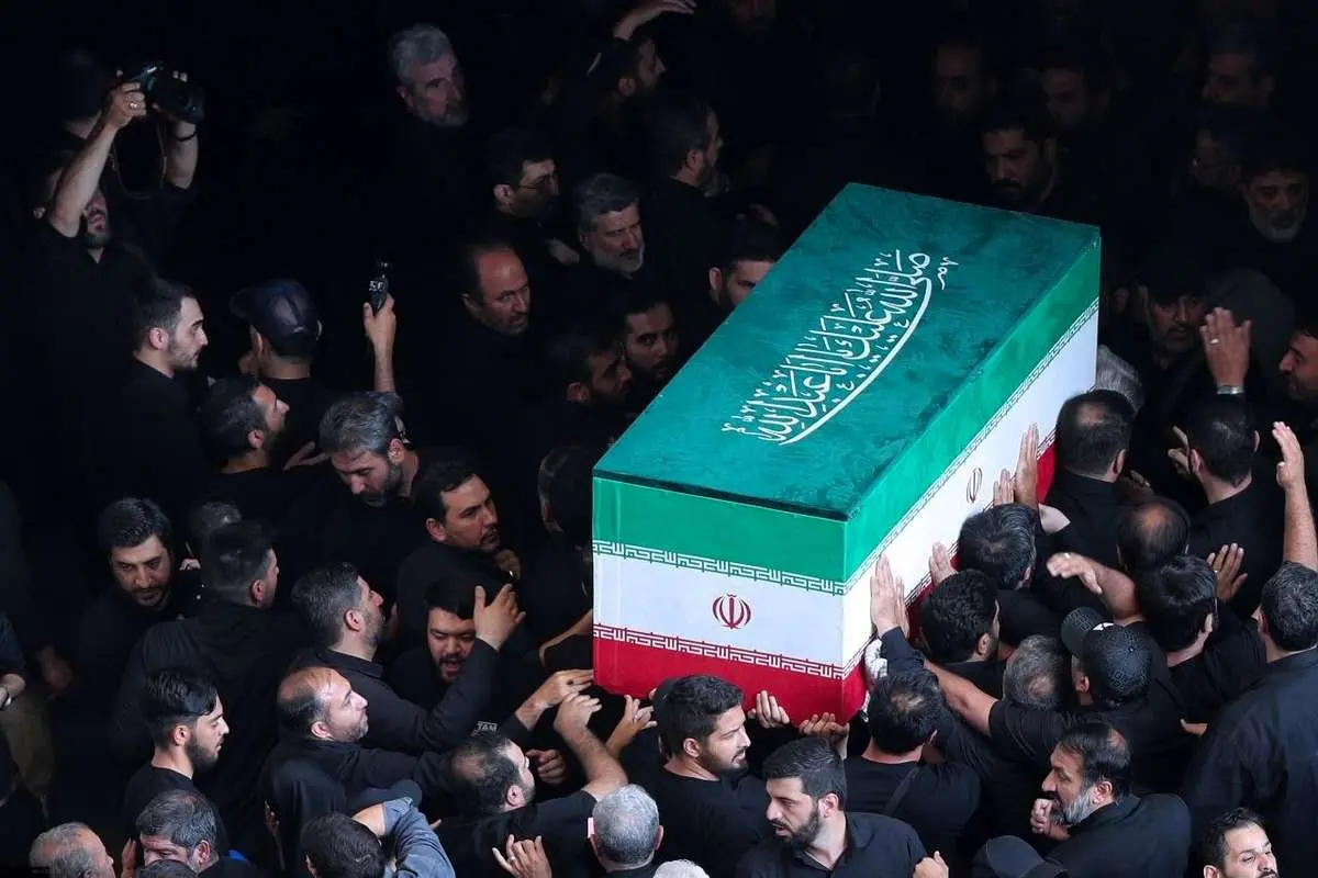 پیکر رهبر شهید از جمکران تا حرم حضرت معصومه تشییع میشود پیکر رهبر شهید از جمکران تا حرم حضرت معصومه تشییع میشود