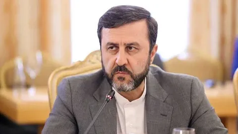 غریب‌آبادی: عبور ایمن در تنگه هرمز با ترتیبات مبهم و مسیرهای موازی تضمین نمی‌شود