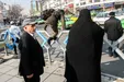 وجود نرده‌ها در چهارراه ولیعصر شرایط را برای معلولین بسیار سخت کرده است/ بستن نرده ها مشکلی را حل نمی‌کند