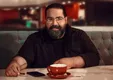 ببینید| رضا صادقی برای «وطن» خواند