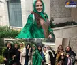 تفریح بهاره رهنما با تیپی متفاوت کنار دوستانش+عکس